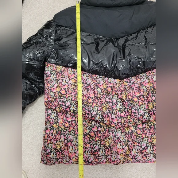 Steve MADDEN ♥︎ ARIANA Short Floral & Black Puffer Jacket With Chrome Zipper - Picture 8 of 9